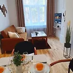 Cozy & Bright With Park Nearby - Free Parking, Riga, Up To 5 Guests * Riga